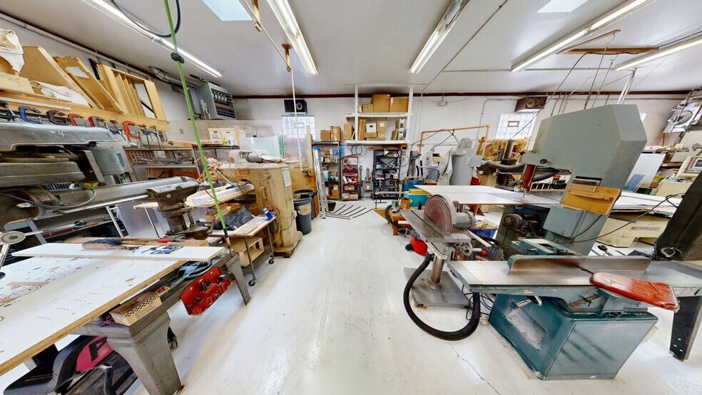 More Photos Of 21706 E US Highway 30, Lynwood Warehouse For Sale