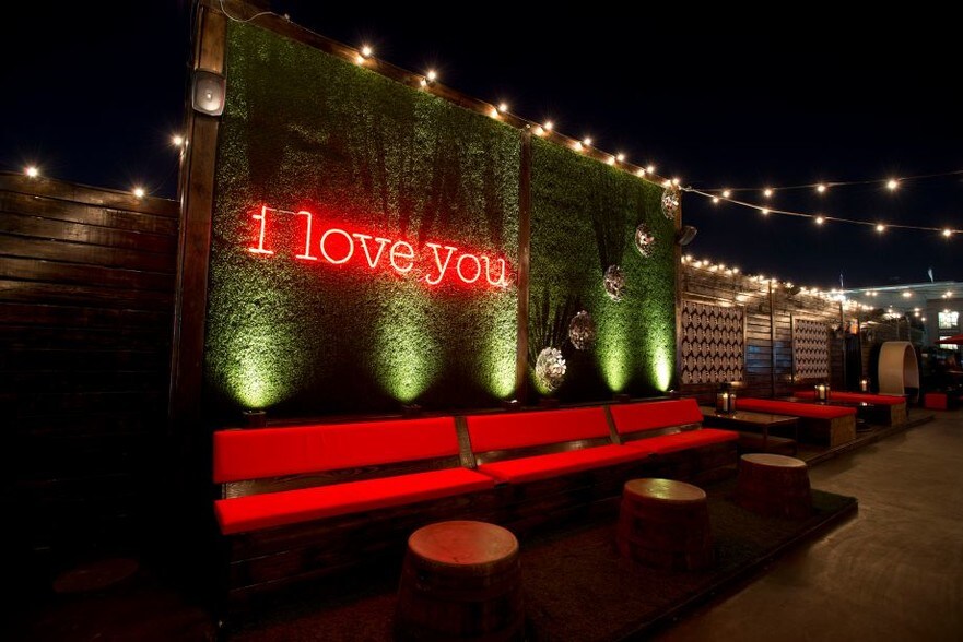 More Photos Of 2600 Travis St, Houston Freestanding For Lease