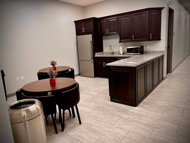 More Photos Of 18 Market Ave, Palm Coast Office For Lease