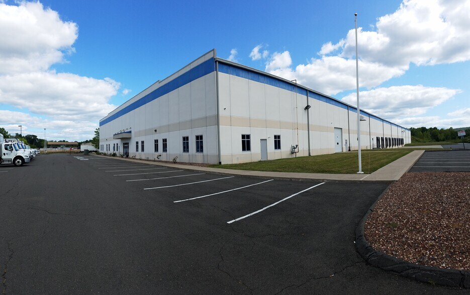 More Photos Of 425 Timber Ridge Rd, Middletown Distribution For Lease