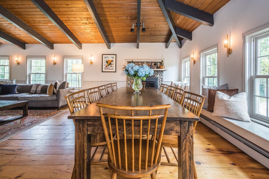 More Photos Of 54 Red Clover Ln, Mendon Hotel For Sale