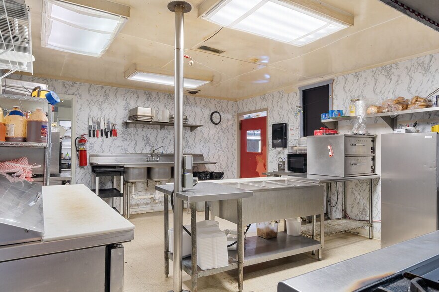 More Photos Of 7930 E State Highway 76, Kirbyville Specialty For Sale