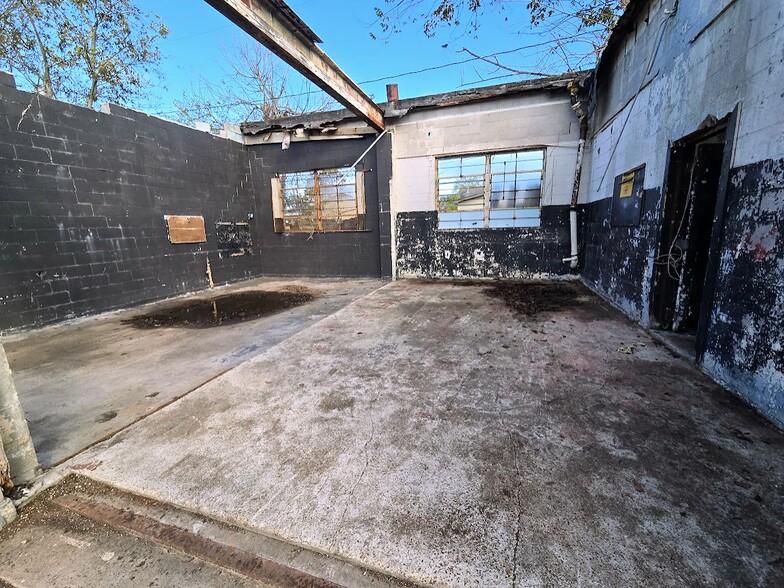 More Photos Of 6610 Highway 6, Hitchcock Freestanding For Sale