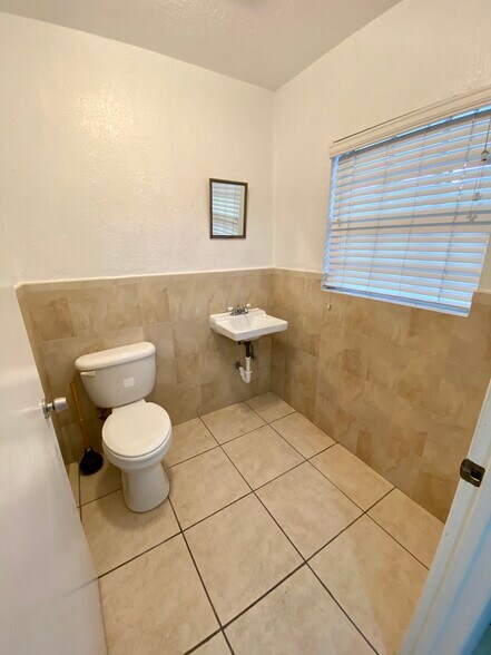 More Photos Of 2175 NW 26th Ave, Miami Warehouse For Lease