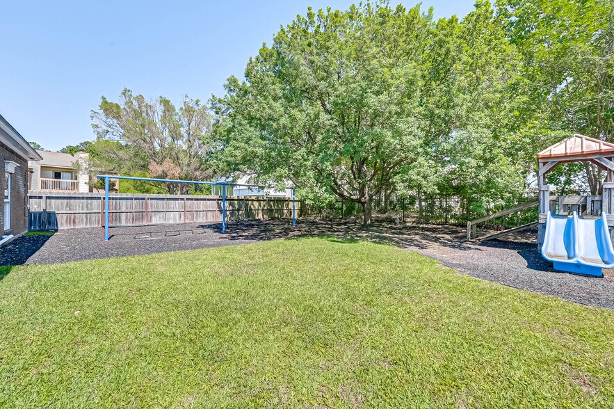 More Photos Of 2105 Cypress Landing Dr, Houston Daycare Center For Sale