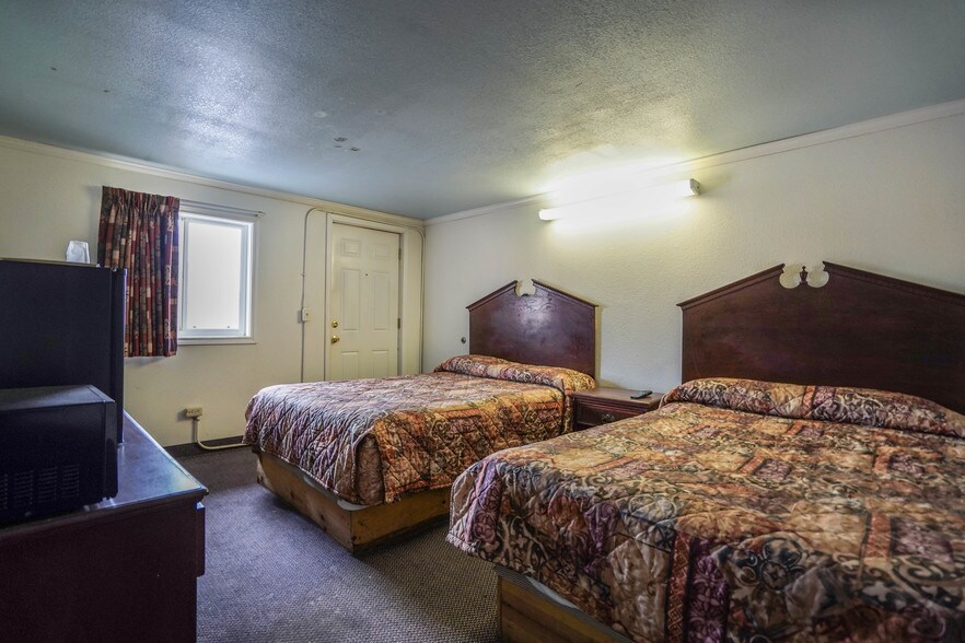 More Photos Of 1408 E Wise St, Bowie Hotel For Sale
