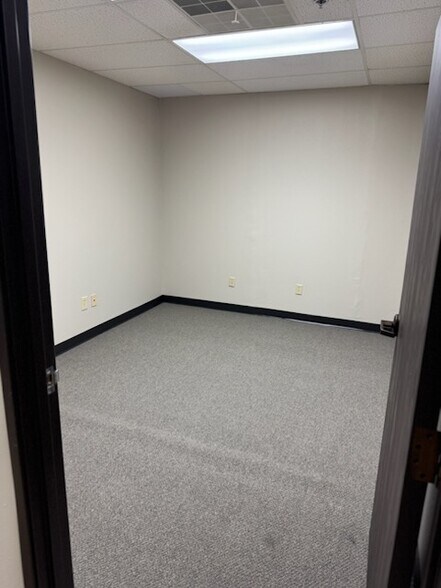More Photos Of 2400 Lakeview Dr, Amarillo Office For Sale