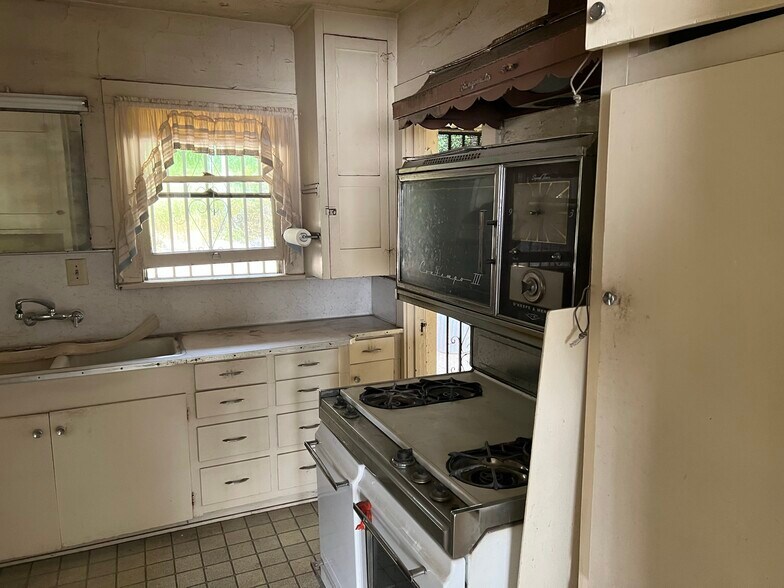 More Photos Of 3303 Floral Dr, Los Angeles Apartments For Sale