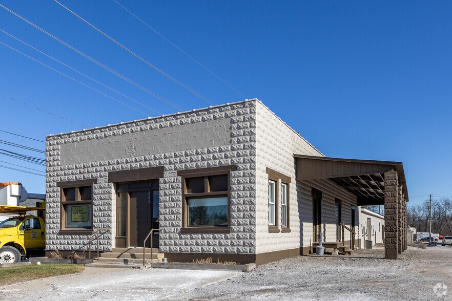 Primary Photo Of 882-884 N Holbrook St, Plymouth Warehouse For Lease