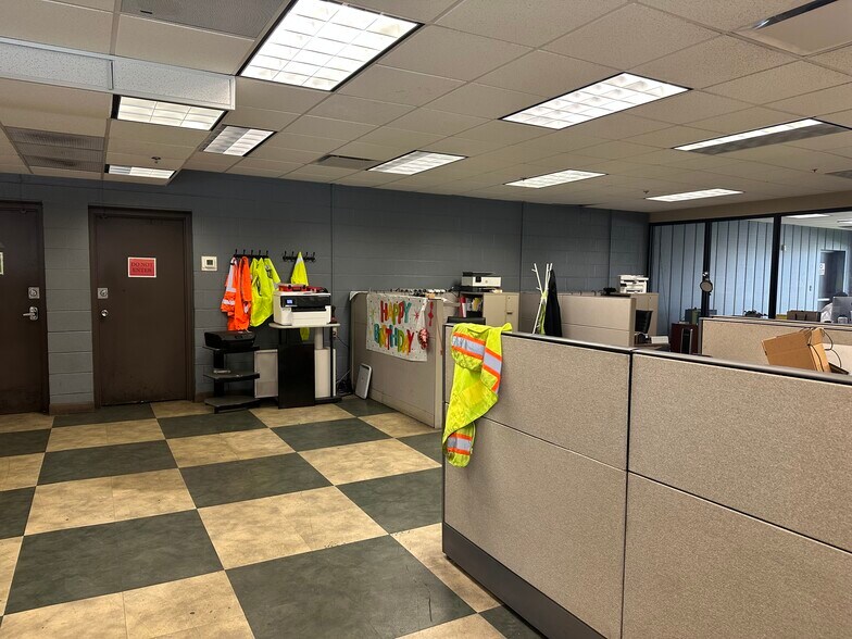More Photos Of 510 W 172nd St, South Holland Manufacturing For Lease
