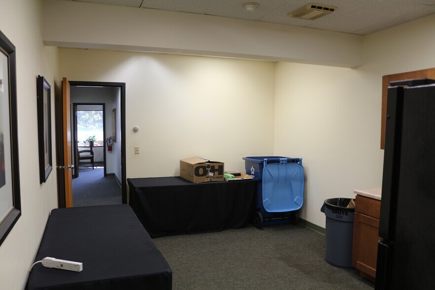 More Photos Of 801 S Durkin Dr, Springfield Office For Sale