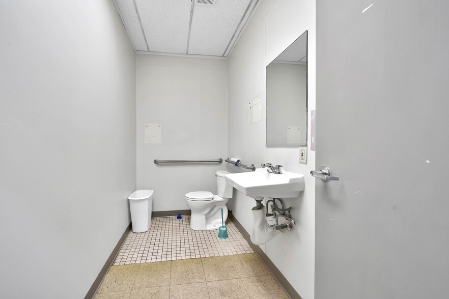 More Photos Of 12036 Airline Dr, Houston Medical For Sale