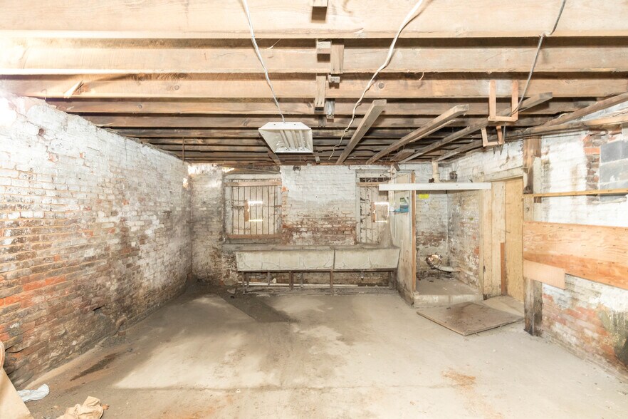 More Photos Of 1340 W Main St, Wytheville Loft Creative Space For Sale