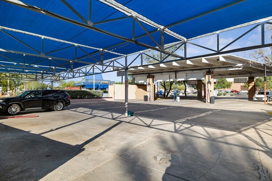 More Photos Of 12621 N Paradise Village Pky W, Phoenix Service Station For Sale
