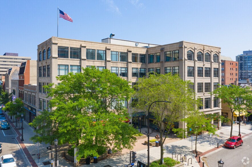 More Photos Of 630 Davis St, Evanston Office For Lease