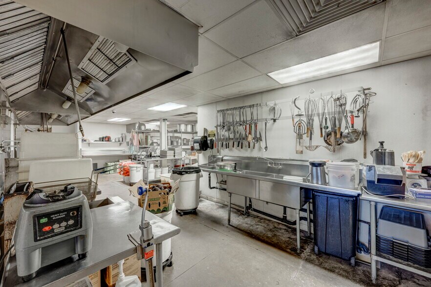 More Photos Of 922-926 Victorian Ave, Sparks General Retail For Sale