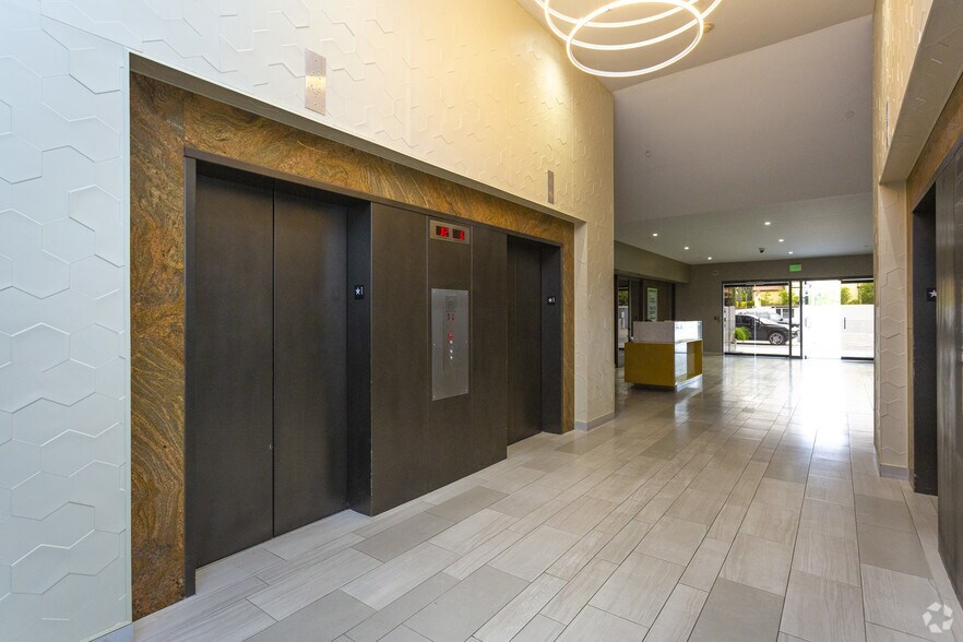 More Photos Of 4929 Wilshire Blvd, Los Angeles Office For Lease