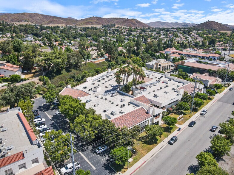 More Photos Of 30423 Canwood St, Agoura Hills Office For Sale