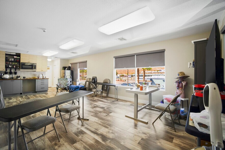 More Photos Of 1633-1651 Boulder City Pky, Boulder City General Retail For Sale