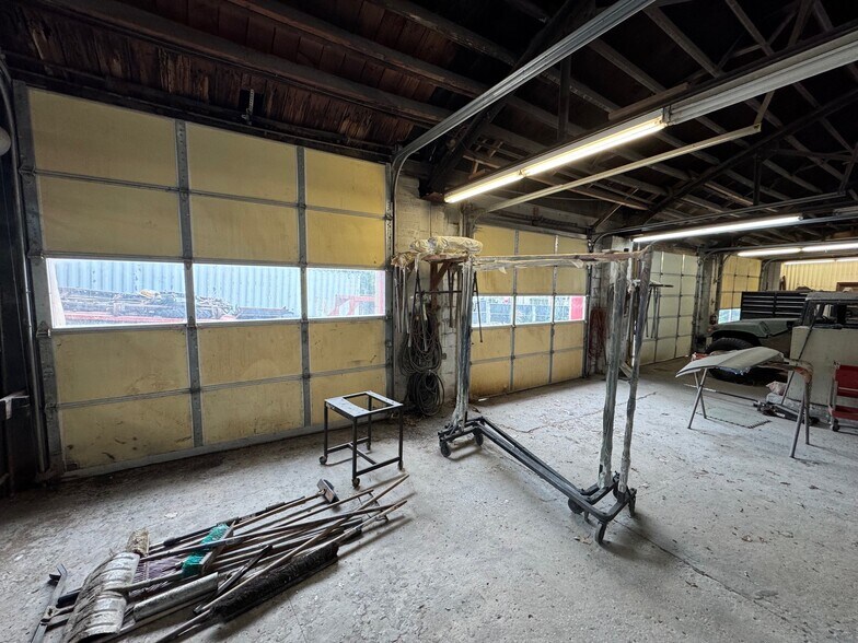 More Photos Of 4500-4508 E 27th St, Kansas City Service For Lease