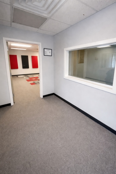 More Photos Of 100 Greenhill Ave, Wilmington Flex For Lease