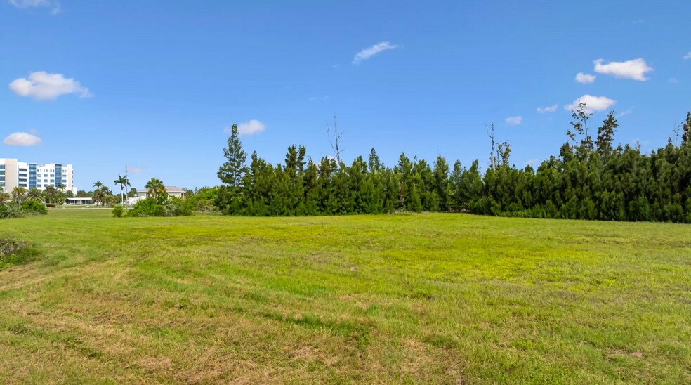 More Photos Of 16984-16998 McGregor Blvd, Fort Myers Land For Sale