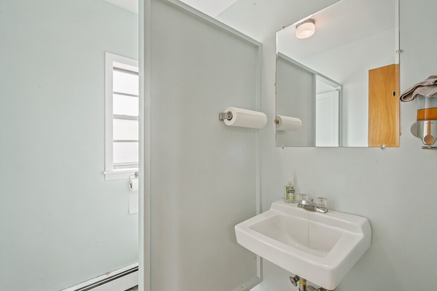 More Photos Of 152 Railroad St, Huntington Warehouse For Sale