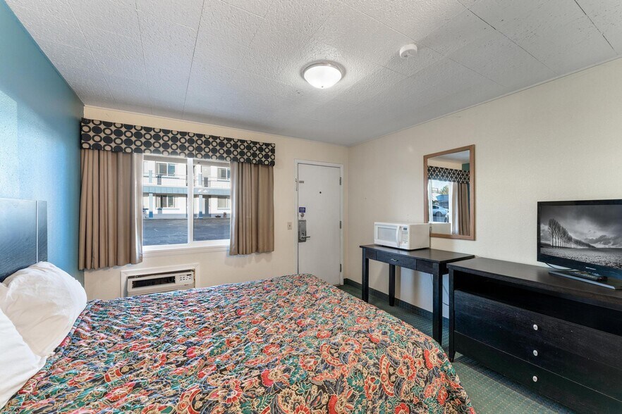More Photos Of 590 W Main St, Vernal Hotel For Sale