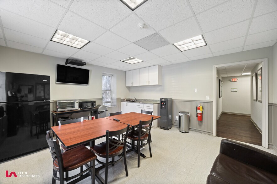 More Photos Of 885 Cripple Creek Dr, Lawrenceville Warehouse For Lease