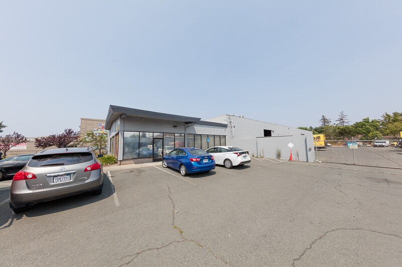 More Photos Of 1400 Petaluma Hill Rd, Santa Rosa Showroom For Sale