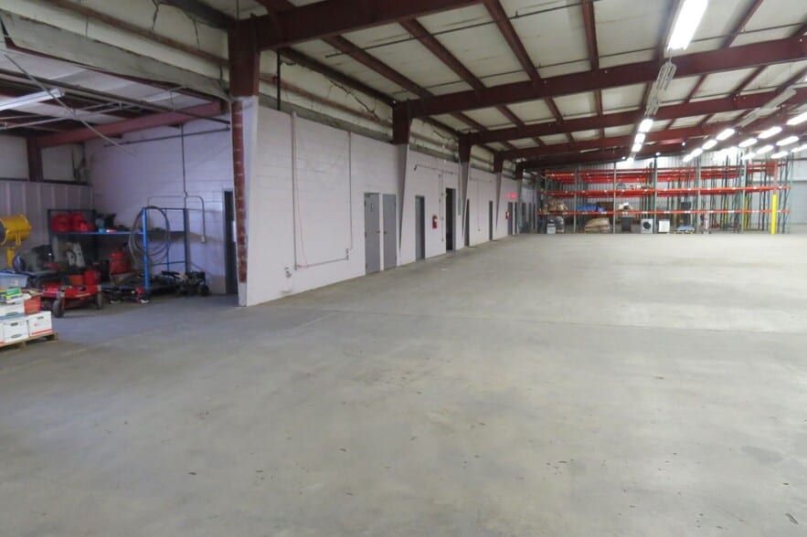 More Photos Of 2575 Front St, Cottondale Industrial For Sale