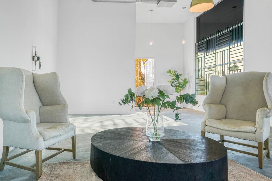 More Photos Of 328 Lincoln Blvd, Venice Storefront Retail Residential For Sale