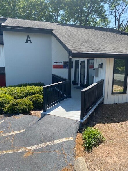 More Photos Of 870 Wade Hampton Blvd, Greenville Office For Lease