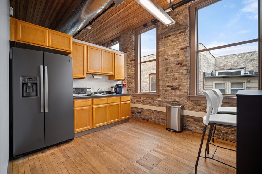 More Photos Of 211 N Franklin St, Port Washington Office For Lease