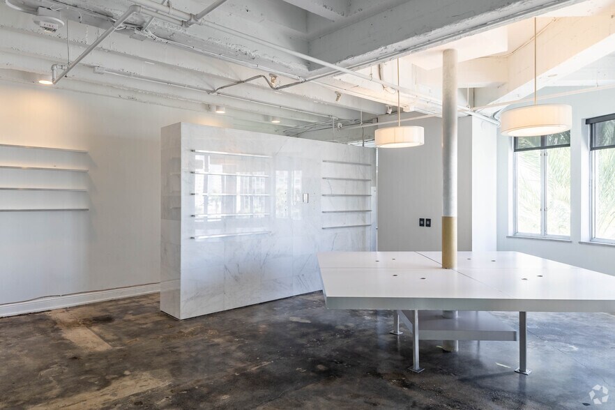 More Photos Of 420 Lincoln Rd, Miami Beach Loft Creative Space For Lease