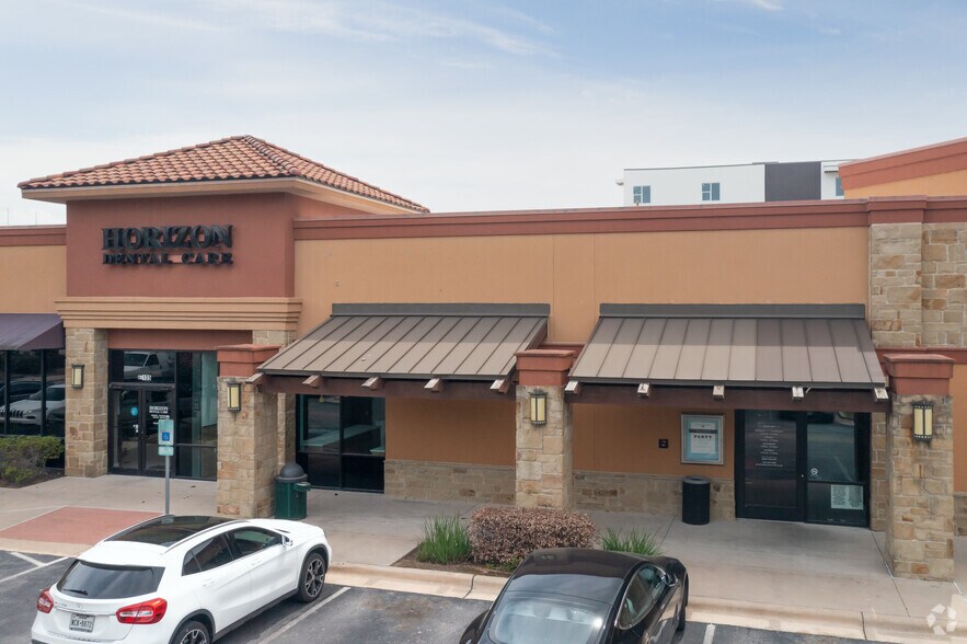 More Photos Of 11101 Burnet Rd, Austin Health Club For Lease