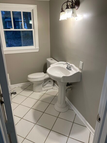 More Photos Of 490 S Perry St, Lawrenceville Office Residential For Lease