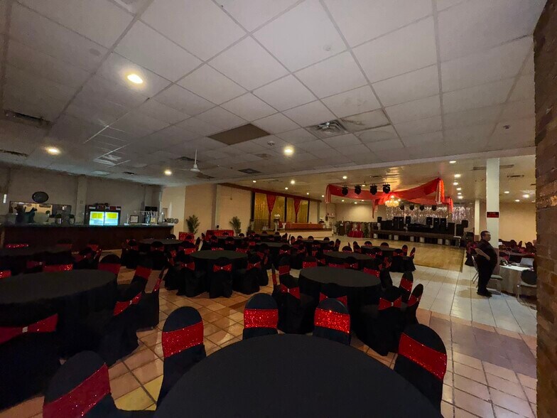 More Photos Of 5115 E Grand Ave, Dallas Showroom For Lease