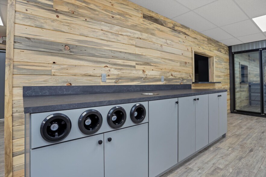 More Photos Of 6893 TX-19, Crockett Freestanding For Sale