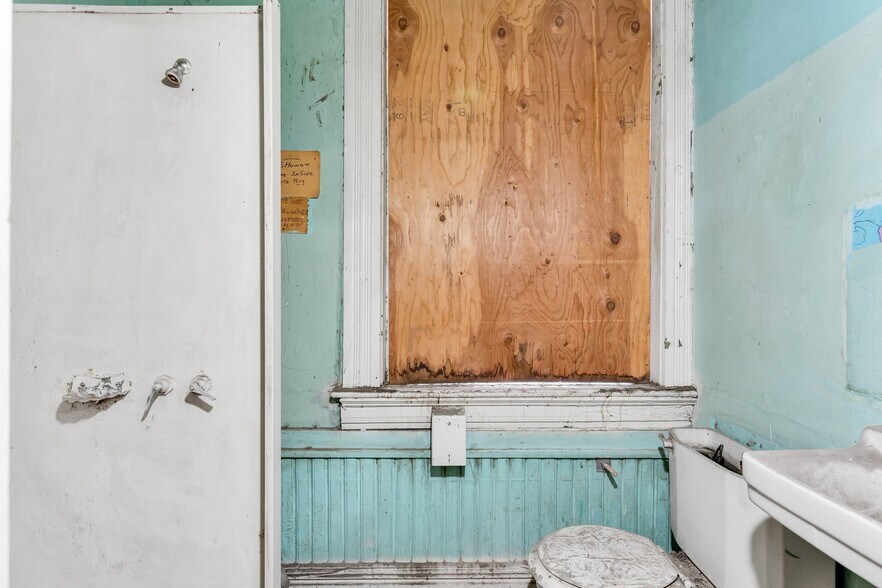 More Photos Of 111-117 Central Plz, Pueblo Storefront Retail Residential For Sale