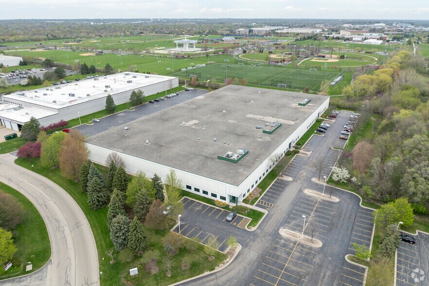 More Photos Of 700-740 Corporate Woods Pky, Vernon Hills Distribution For Lease