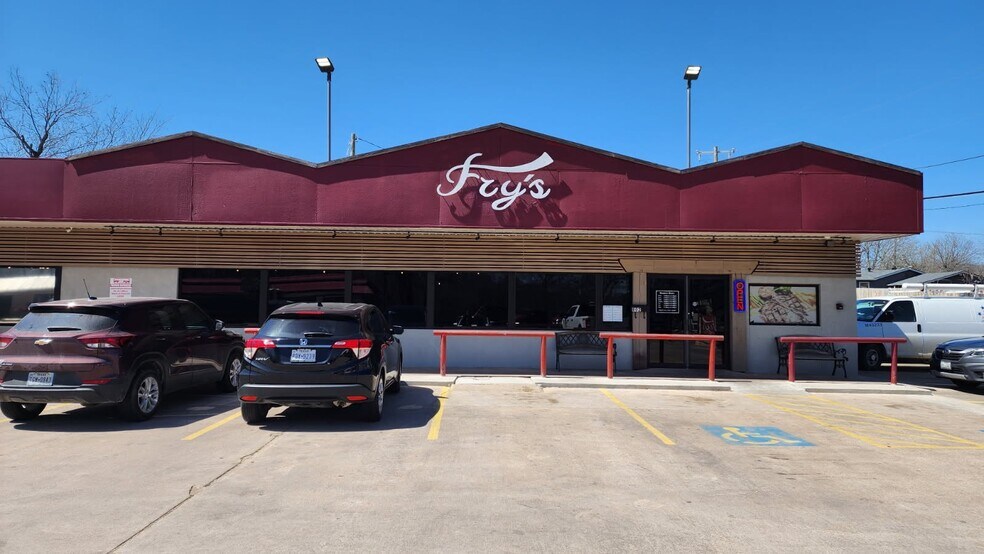 More Photos Of 802 S Main St, Belton General Retail For Sale