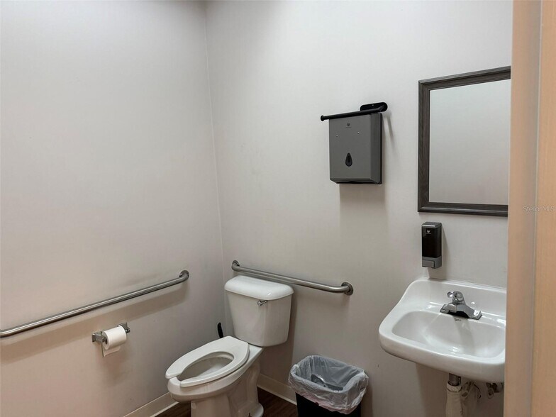 More Photos Of 1917-1927 Passero Ave, Lutz General Retail For Lease