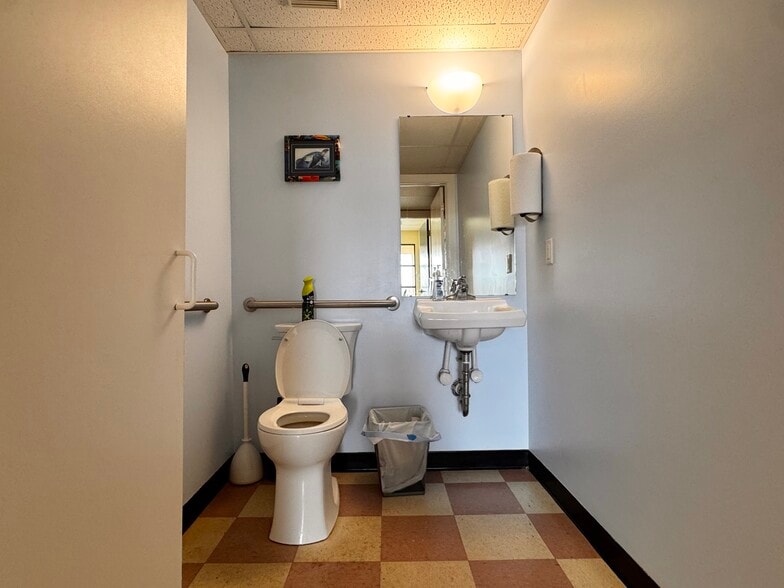 More Photos Of 669 Berkmar Ct, Charlottesville Office For Sale