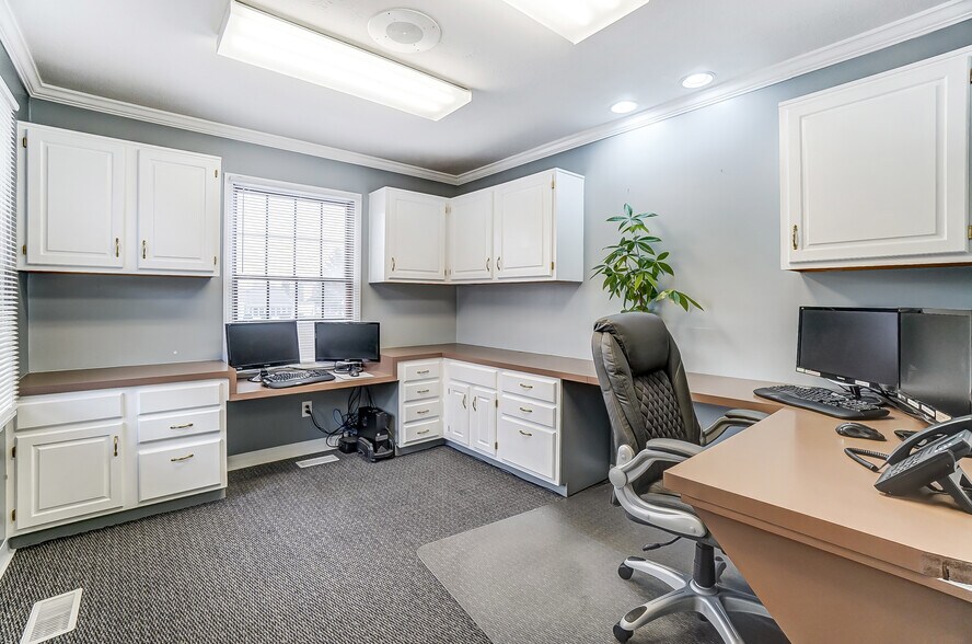 More Photos Of 146 N Breiel Blvd, Middletown Medical For Sale