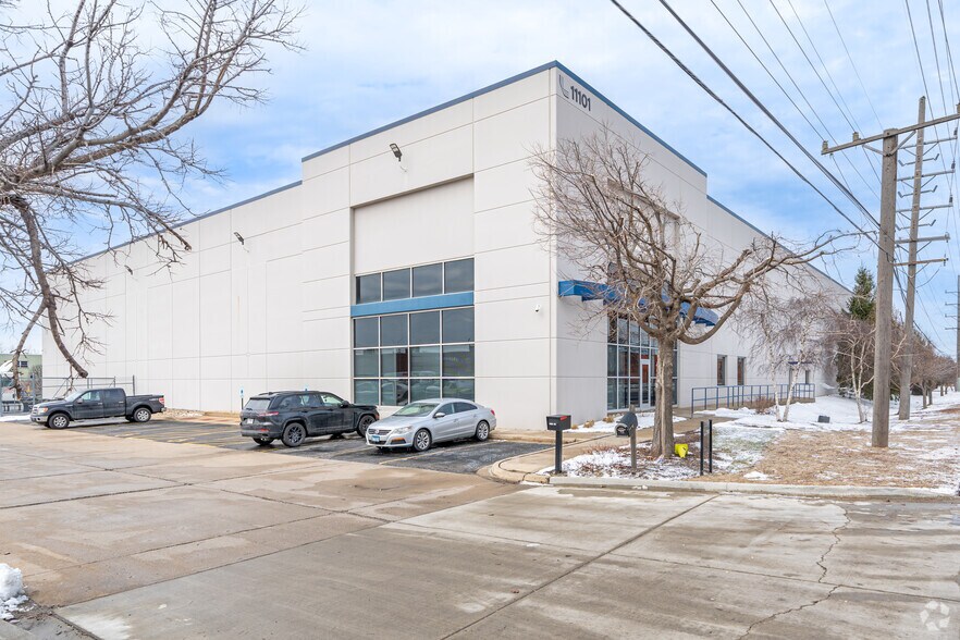 Primary Photo Of 11101 Franklin Ave, Franklin Park Distribution For Lease