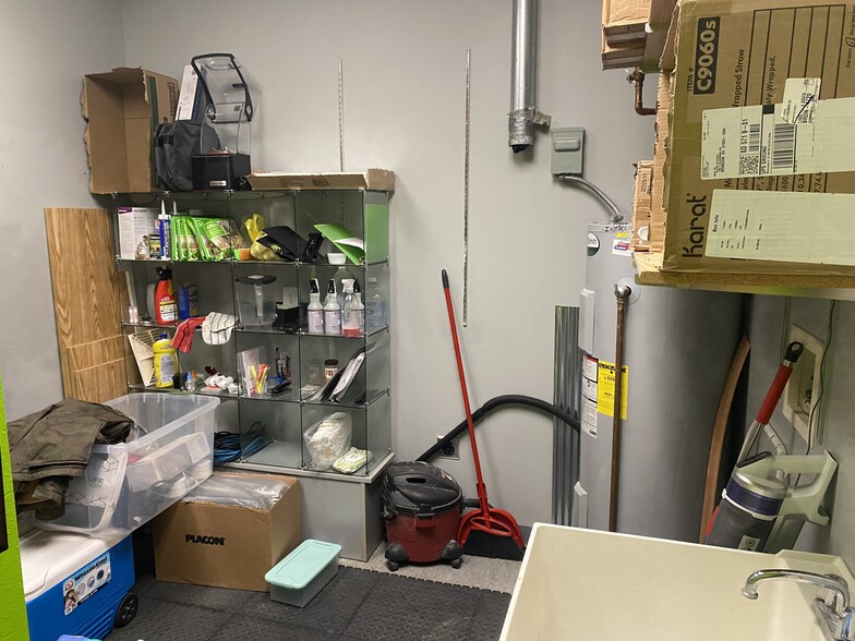 More Photos Of 4515-4531 E 26th St, Sioux Falls Storefront For Lease