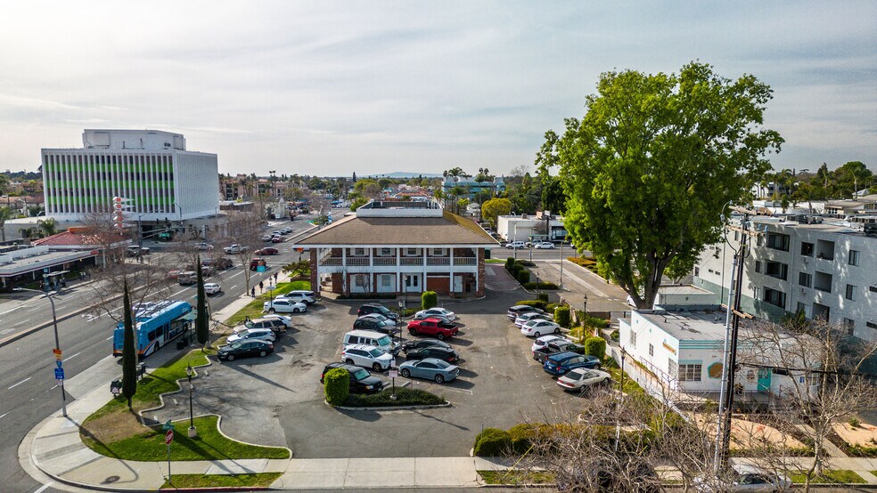 More Photos Of 1701 N Main St, Santa Ana Office For Sale