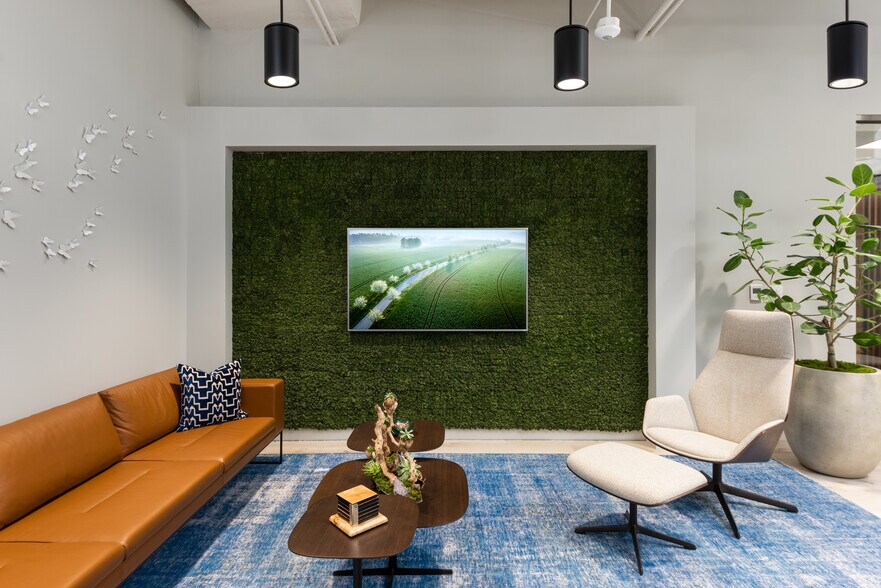 More Photos Of 5950 Sherry Ln, Dallas Office For Lease