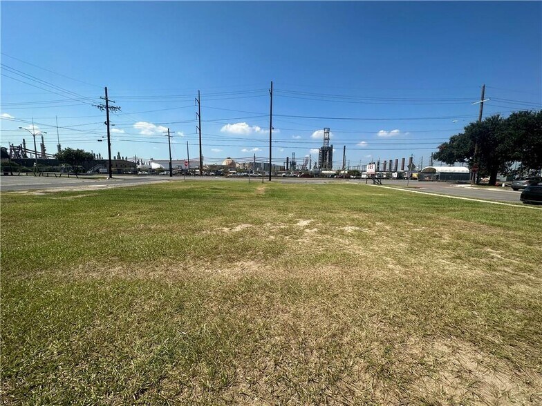 Primary Photo Of 1001-1007 W Saint Bernard Hwy, Chalmette Land For Sale